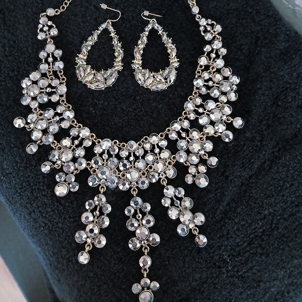 SALE! $20. Holiday and Glam Necklace and Earrings!